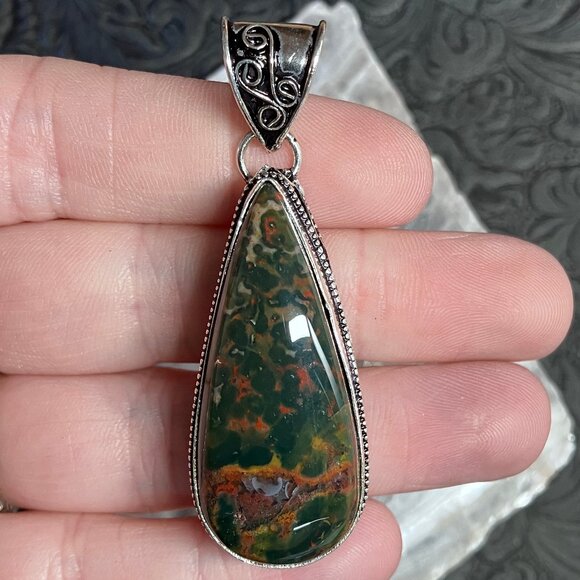Antique Styled Heliotrope Bloodstone Pendant Stone Crystal Jewelry - Picture 1 of 10